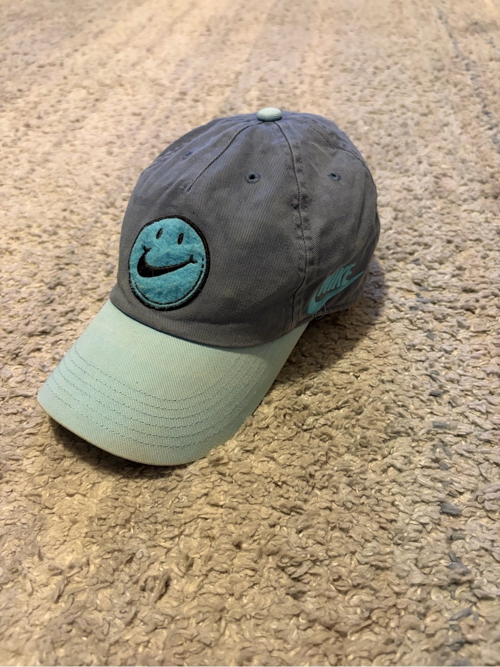 Option 1 (eBay Focus - Keyword Rich):
Nike Heritage 86 Have A Nike Day Smiley Fa